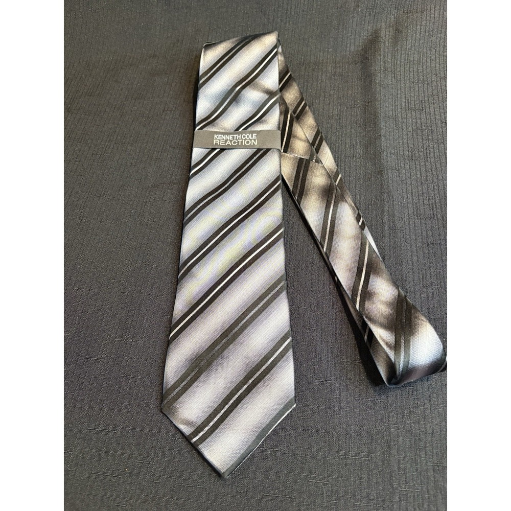 Kenneth Cole Reaction Mens Silk Striped Tie Blue Silver Gray Black RN 121146